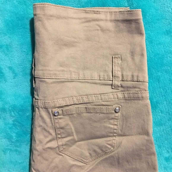 High-Rise Khaki 3 Button 5 Pocket Stretch Shorts - Picture 15 of 16